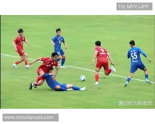 足球球星日常生活大揭秘:从训练场到私人时光,球场之外的真实面貌