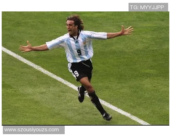 天下足球十大历史球星盘点 谁将成为永恒的绿茵传奇