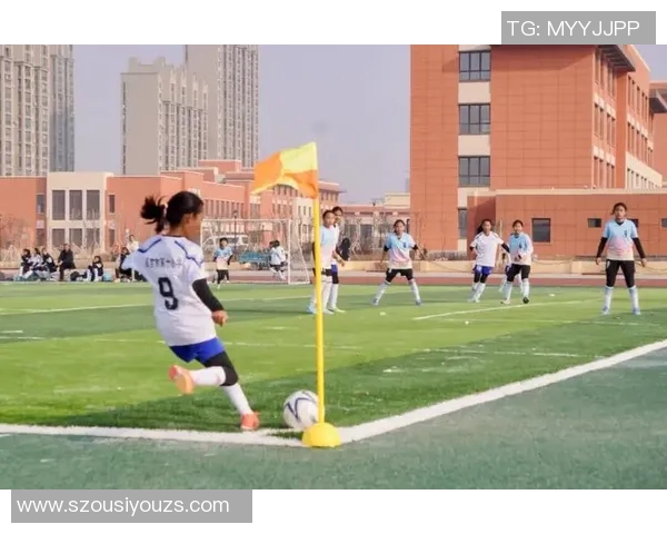 璀璨绿茵舞动身影足球巨星闪耀激情点燃无限梦想