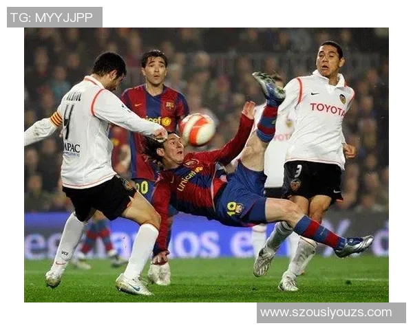 足球明星壁纸精选，展现球场英姿与豪华风采，助你点亮手机屏幕